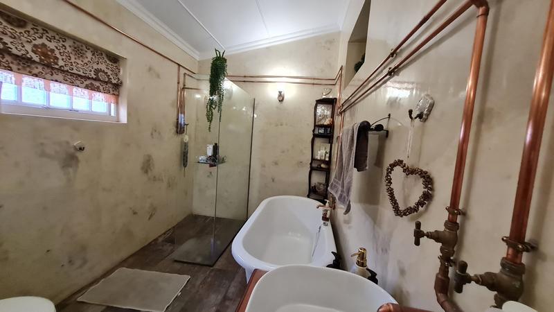 5 Bedroom Property for Sale in Vakansieplaas Western Cape